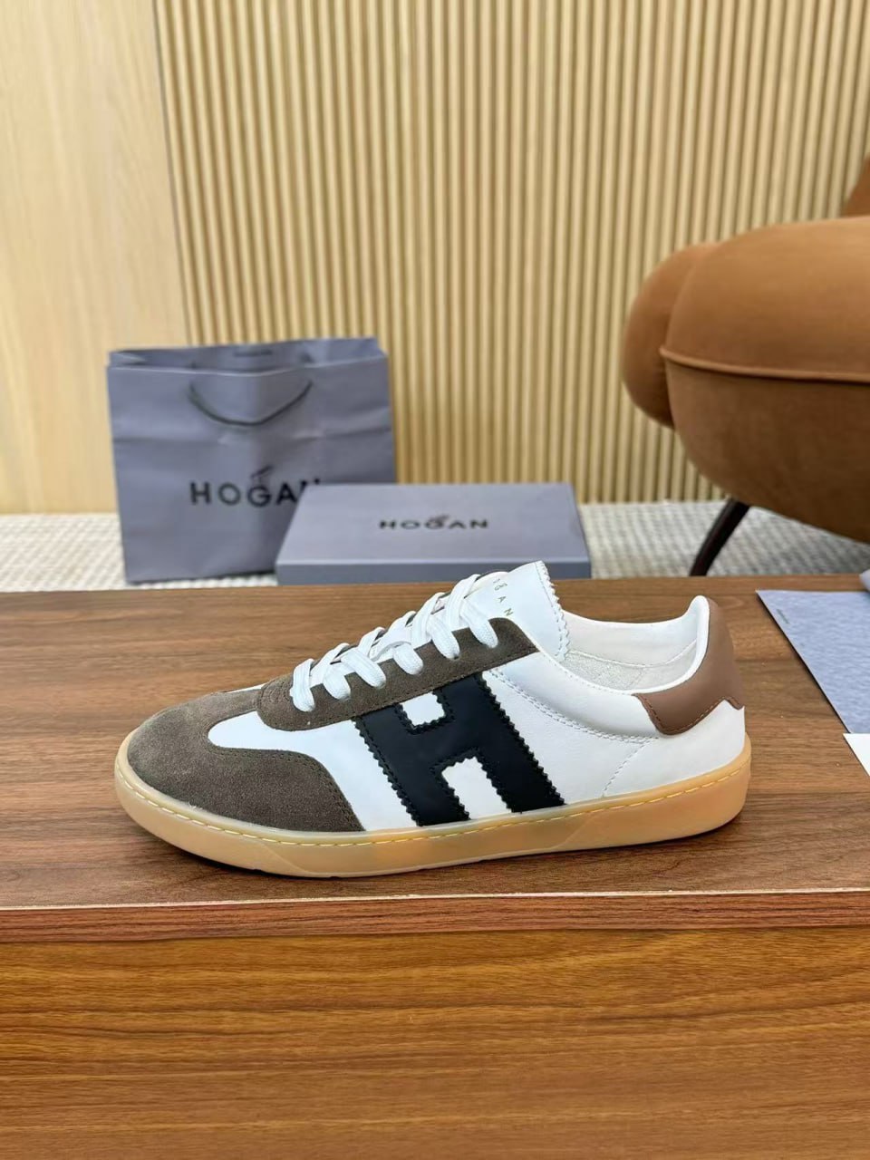 Sneakers H