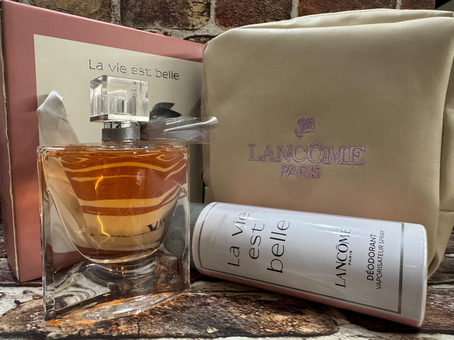 Cofanetto con pochette profumo e deodorante La vie est belle