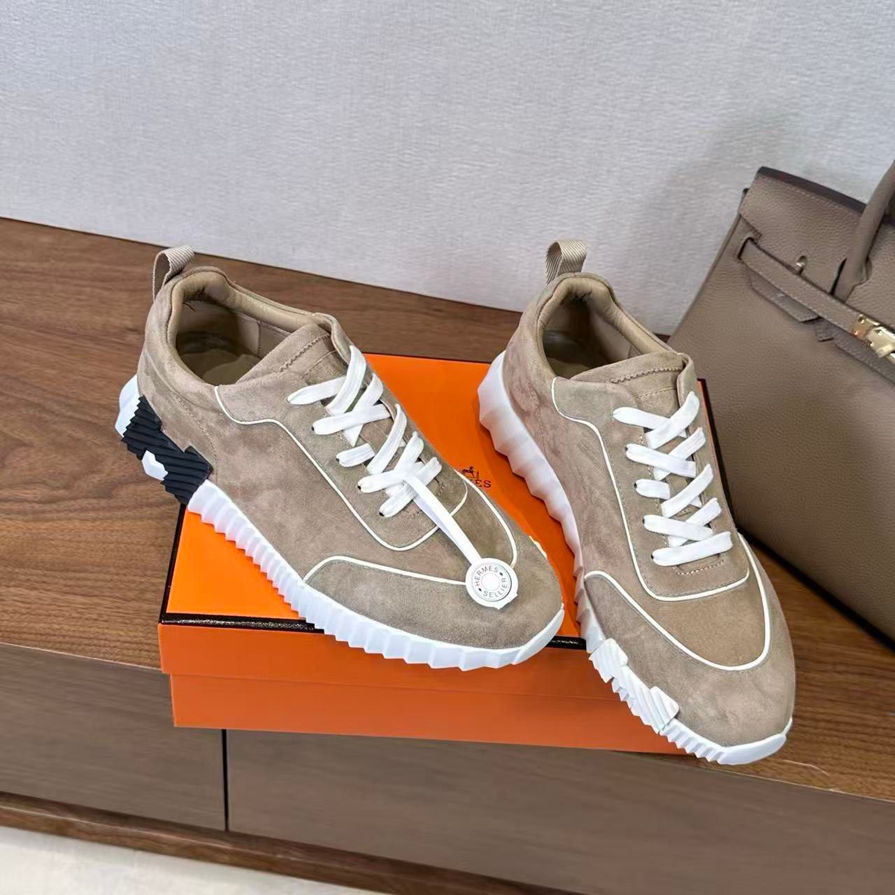 Sneakers HE